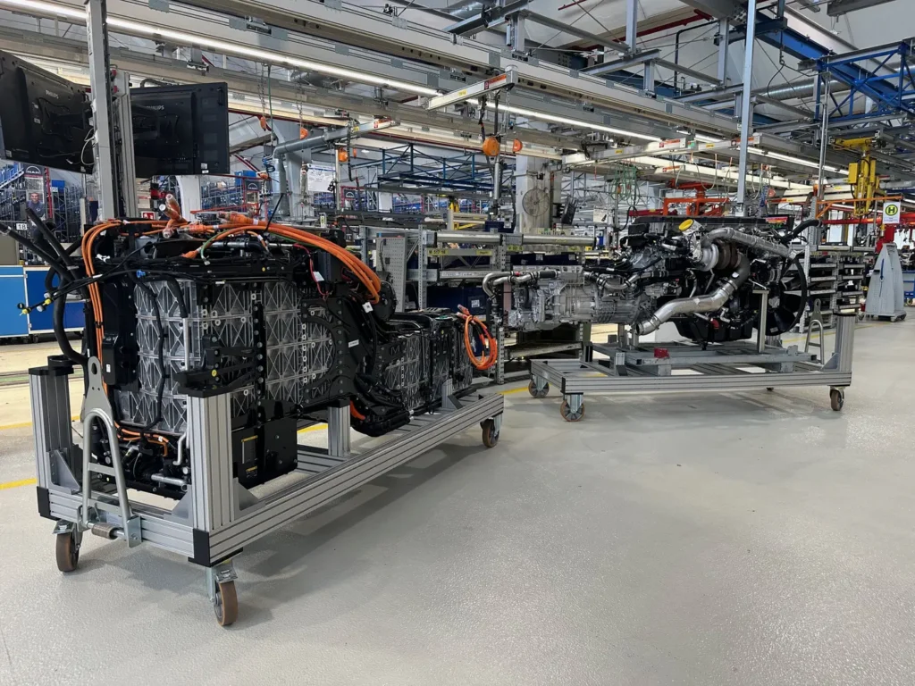 E’ iniziata ufficialmente, presso lo stabilimento della Casa tedesca di Monaco di Baviera, la produzione in serie dei pesanti a batterie (BEV) delle gamme TGX e TGS.