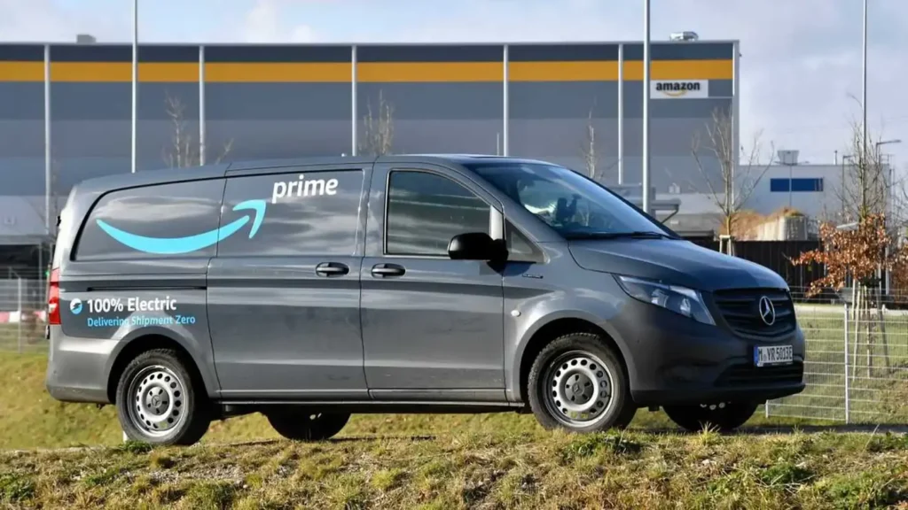 Il più grande sito di e-commerce al mondo ha completato un ordine per 5mila nuovi veicoli elettrici leggeri, tra eVito ed eSprinter, prodotti da Mercedes-Benz, che saranno suddivisi tra cinque Paesi europei.
