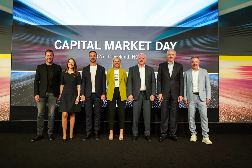 ‘Più forti nel 2030’. È stato questo il tema centrale del Capital Market Day 2025 di Daimler Truck, tenutosi lo scorso luglio nello stabilimento di Cleveland, North Carolina, USA, dove vengono costruiti i Cascadia di Freightliner e i camion di Western Star.