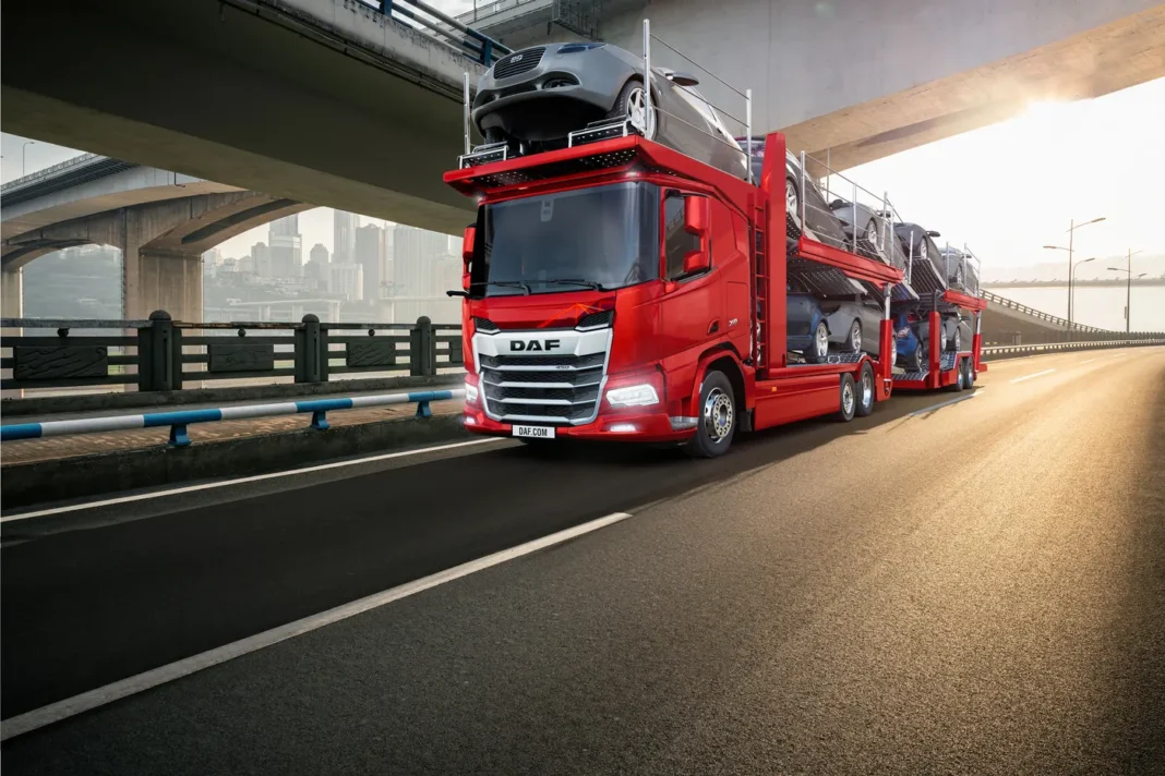 Daf Truck, ha annunciato un ampliamento della gamma dei propri camion adibiti al trasporto pesante: la casa olandese, infatti, includerà nei modelli XD, XF, XG e XG+ la possibilità di avere il tetto più basso o inclinato, che consenta di caricare gli autoveicoli sopra la cabina.