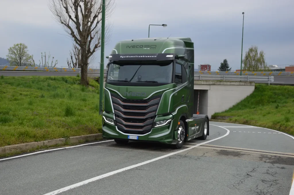 Si concluso con successo lo scorso giugno l’IVECO S-Way tour 2025, un evento itinerante in nove tappe da Nord a Sud della Penisola per presentare agli operatori del trasporto le caratteristiche della gamma pesante Model Year 2024. 