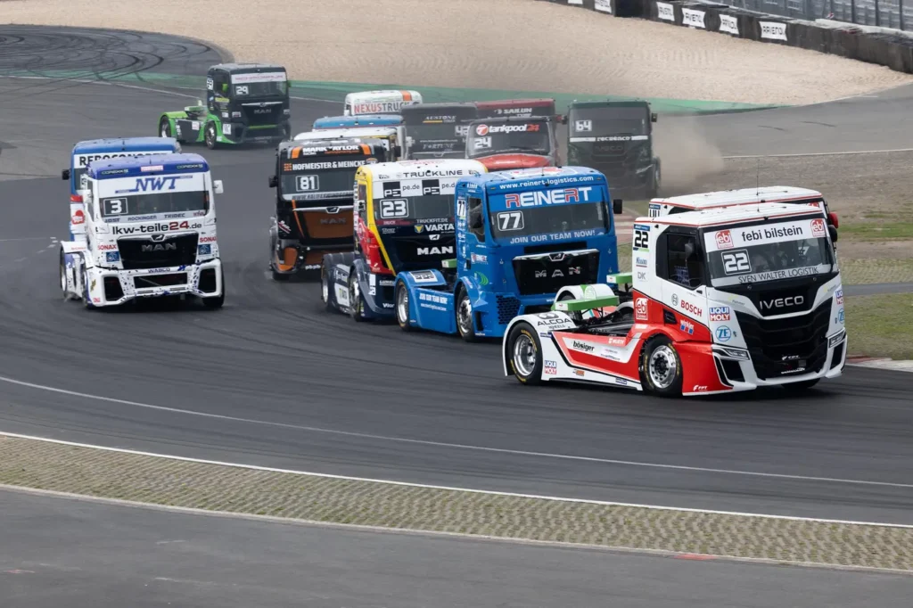 Si è svolta su leggendario tracciato di oltre 24 chilometri (con 73 curve e 300 metri di dislivello) del Nürburgring Nordschleife (Germania) la prima edizione del Truck Efficiency Run powered by Krone.