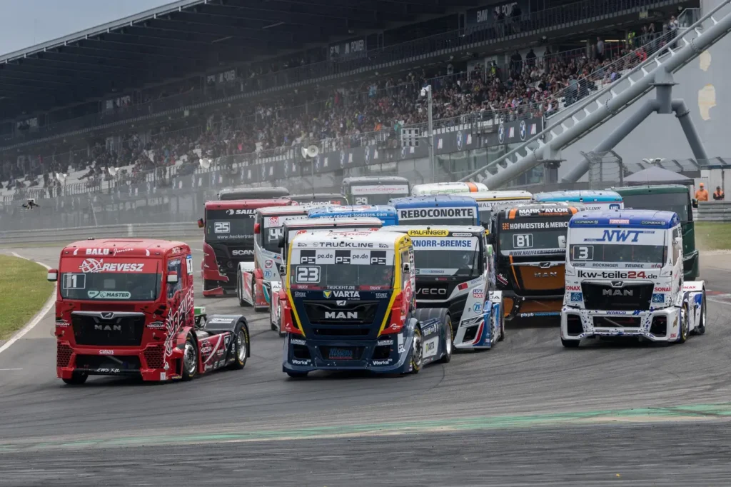 Si è svolta su leggendario tracciato di oltre 24 chilometri (con 73 curve e 300 metri di dislivello) del Nürburgring Nordschleife (Germania) la prima edizione del Truck Efficiency Run powered by Krone.