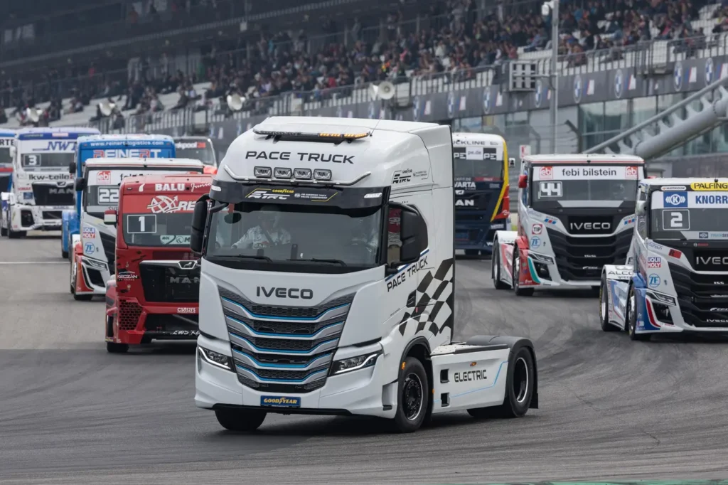 Si è svolta su leggendario tracciato di oltre 24 chilometri (con 73 curve e 300 metri di dislivello) del Nürburgring Nordschleife (Germania) la prima edizione del Truck Efficiency Run powered by Krone.