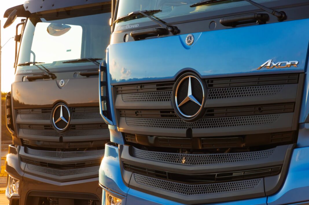 Mercedes-Benz do Brasil Ltda ha presentato due nuovi modelli di camion per il trasporto pesante su medie e lunghe distanze. Sono l'Axor 2038 in configurazione 4x2 e l'Axor 2545 in configurazione 6x2, che offrono una massa totale a pieno carico rispettivamente di 62 e 68 tonnellate.