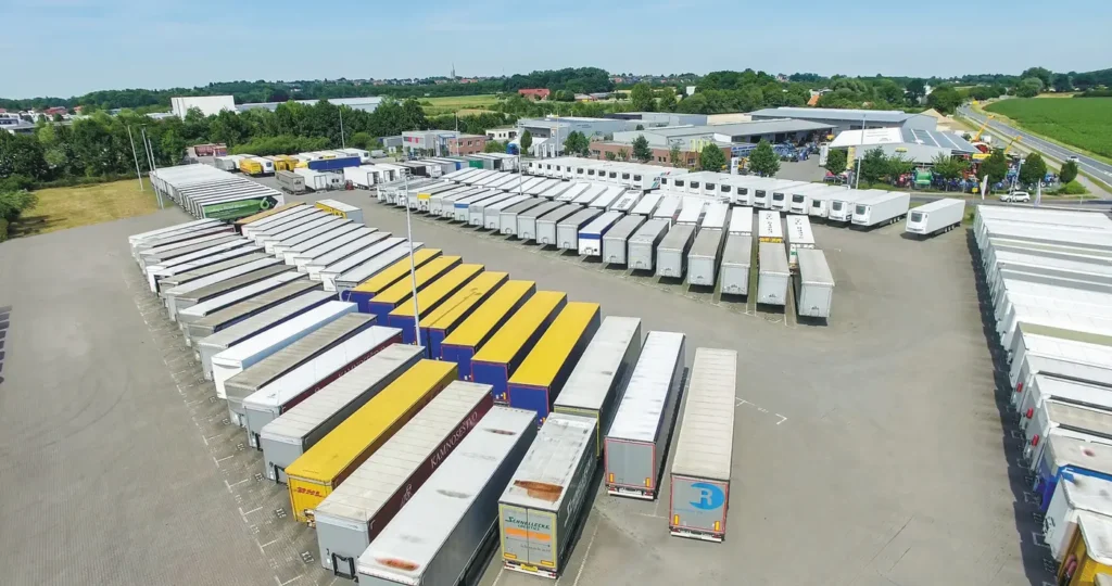Segno meno a giugno per le immatricolazioni in Italia di veicoli commerciali, mezzi industriali, semirimorchi e autobus.