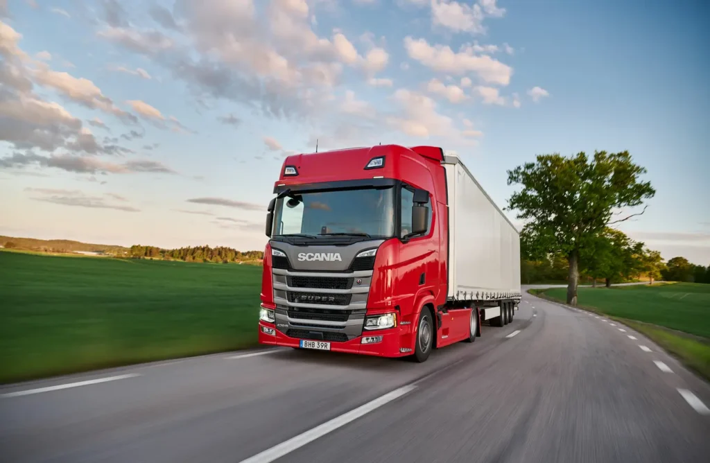 Sviluppato in parallelo con il Super 13 fin dalle prime fasi di progetto, il nuovo cinque cilindri in linea Super 11 di 10,6 litri di Scania è oggi una realtà.