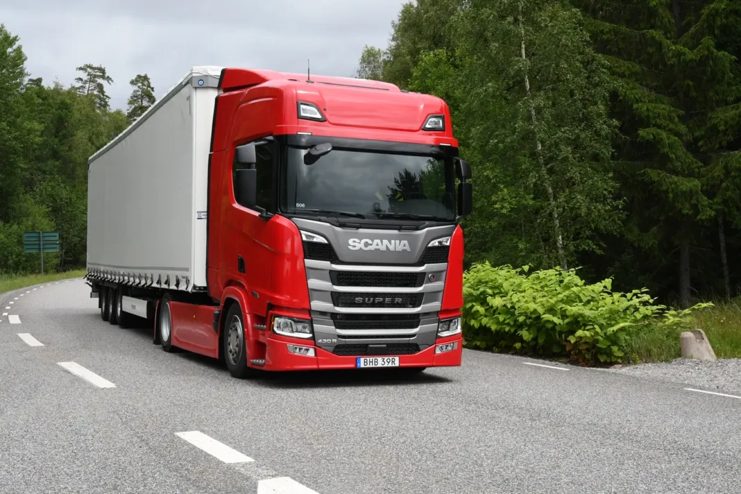 Sviluppato in parallelo con il Super 13 fin dalle prime fasi di progetto, il nuovo cinque cilindri in linea Super 11 di 10,6 litri di Scania è oggi una realtà.