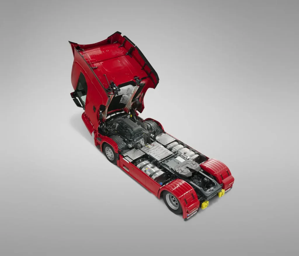 Sviluppato in parallelo con il Super 13 fin dalle prime fasi di progetto, il nuovo cinque cilindri in linea Super 11 di 10,6 litri di Scania è oggi una realtà.