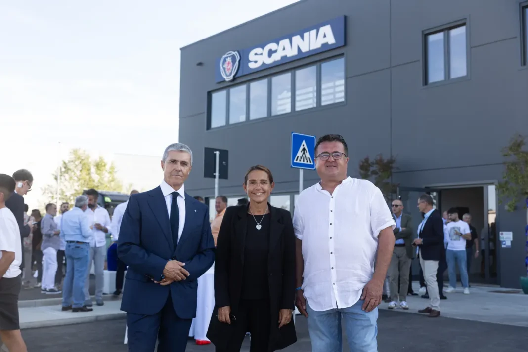 La rete di assistenza, professionalmente qualificata e capillarmente diffusa sul territorio, è uno dei capisaldi di Scania per offrire soluzioni di trasporto efficienti ed evolute alla clientela.