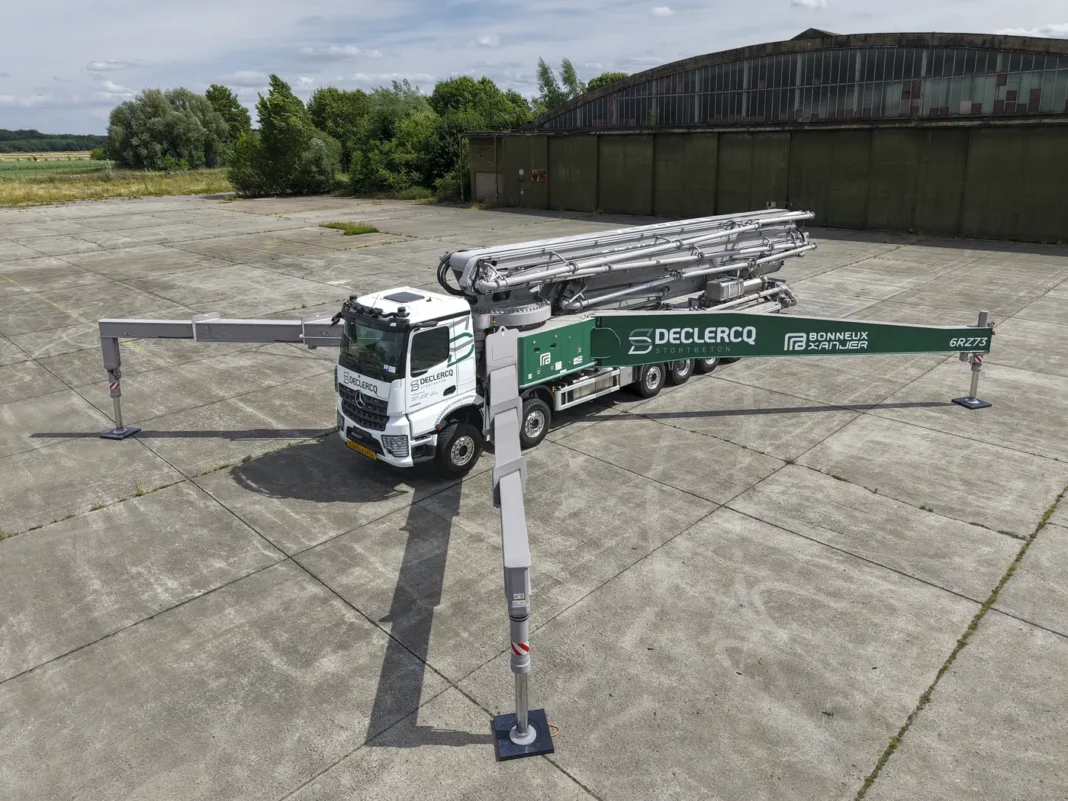 Due importanti notizie riguardano le gamme pesanti Arocs e Actros di Mercedes-Benz per impieghi cantieristici e per i trasporti eccezionali.