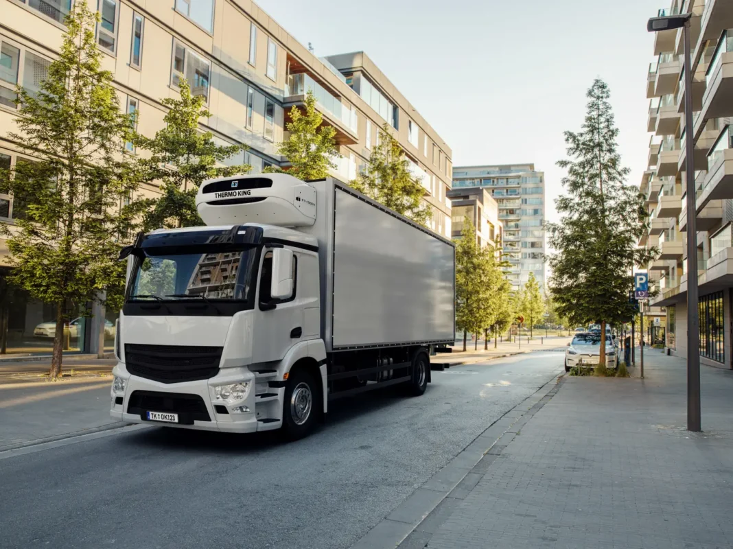 Thermo King, leader di mercato nella realizzazione di soluzioni per il controllo della temperatura sui mezzi di trasporto e brand di Trane Technologies, ha recentemente presentato le unità di refrigerazione della Serie TX, dedicata agli autocarri dei segmenti leggero e pesante.