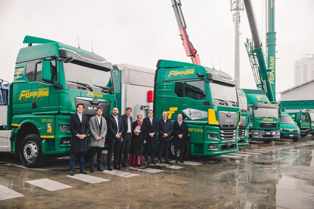 Sabato 4 Ottobre la Fratelli Foppiani Trasporti è diventata la prima azienda italiana a ricevere e a schierare nella propria flotta i nuovi camion elettrici MAN, ordinati alla fine del 2023.