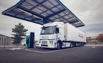 La Casa francese ha colto l’occasione del Salone del veicolo industriale e della carrozzeria di Lione (Solutrans) per presentare i nuovi modelli della gamma elettrica E-Tech