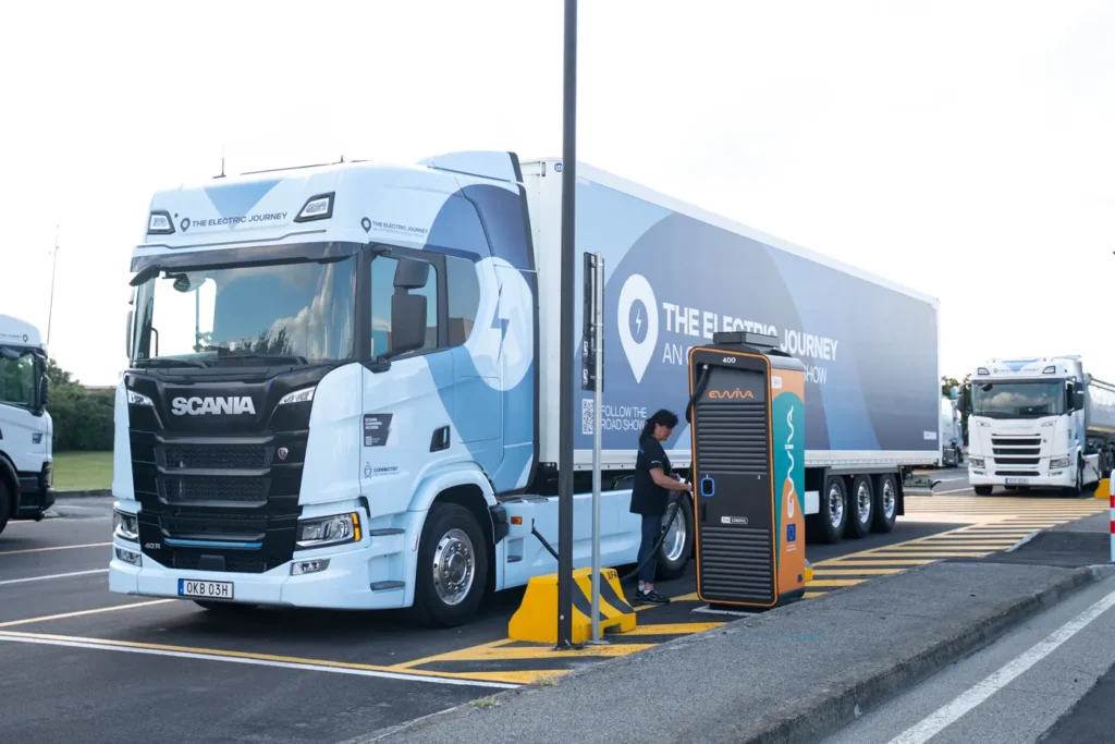 Instabilità politica, barriere commerciali e conflitti globali hanno pesato negli ultimi mesi le decisioni d’acquisto delle aziende di trasporto. 