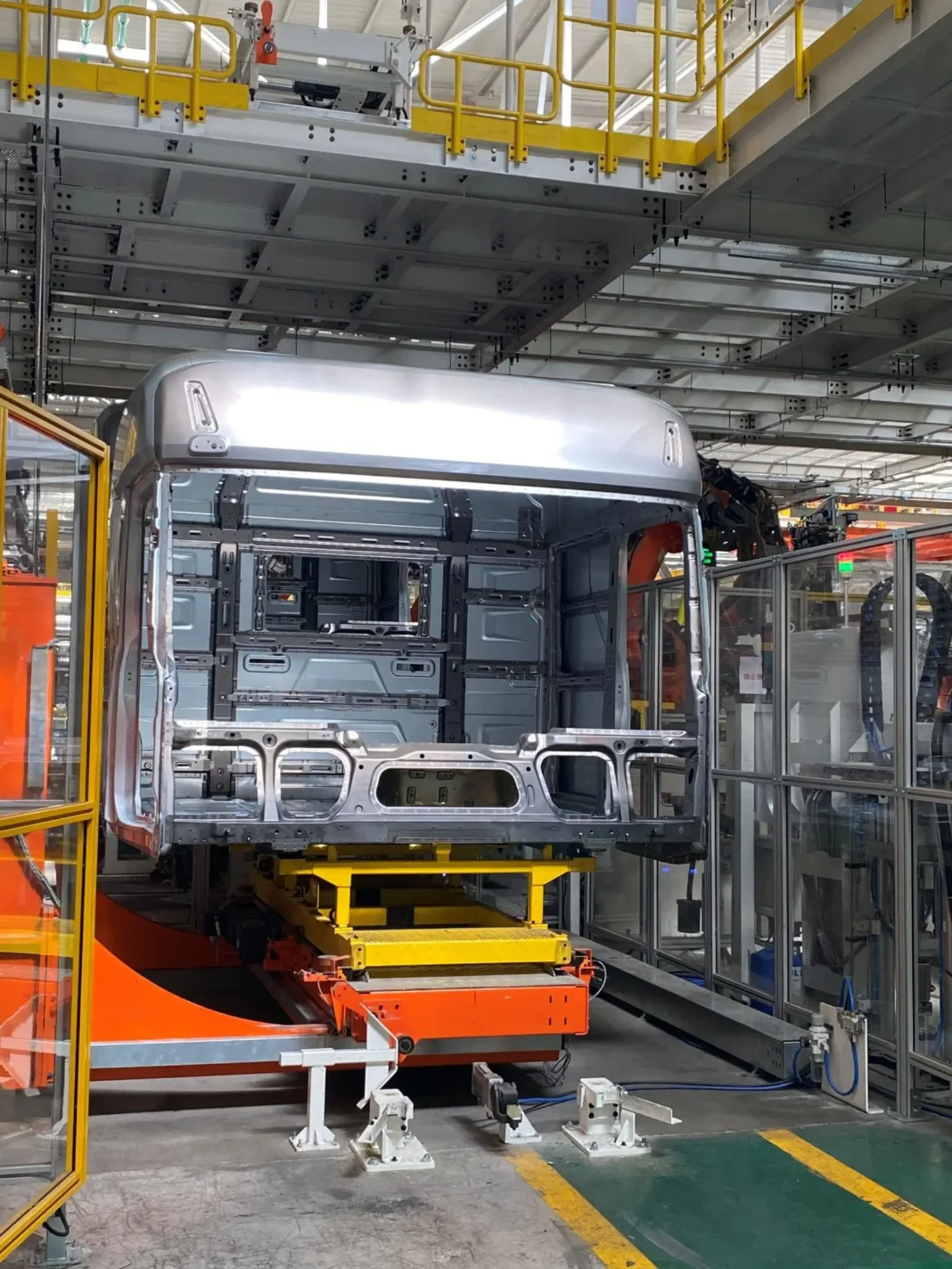 Comau ha installato una linea di saldatura completamente automatizzata per l’azienda Beijing Foton Daimler Automotive Co., Ltd. (BFDA)