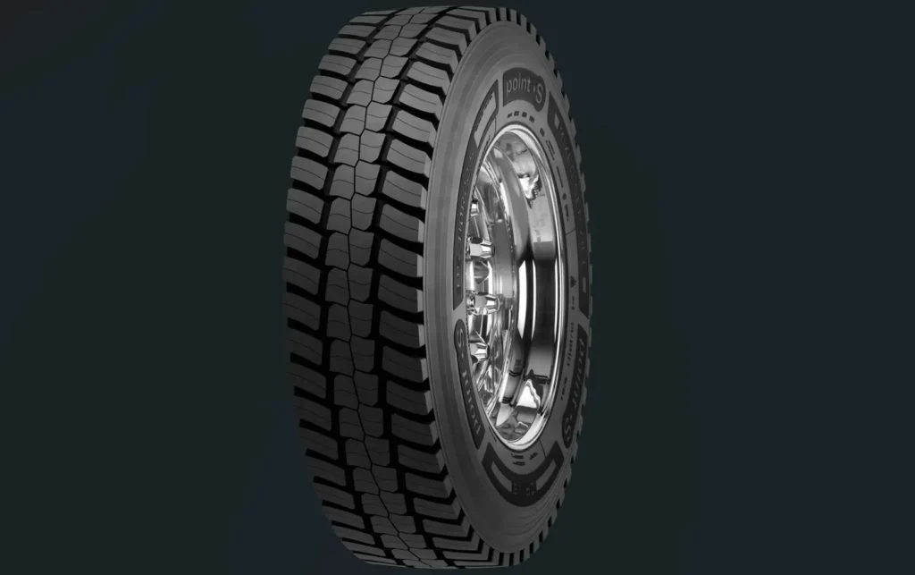 Point S, la più grande rete di rivenditori di pneumatici e manutenzione auto e camion indipendente al mondo, ha presentato al Solutrans di Lione la prima gamma proprietaria di pneumatici riservati al trasporto pesante (TBR)