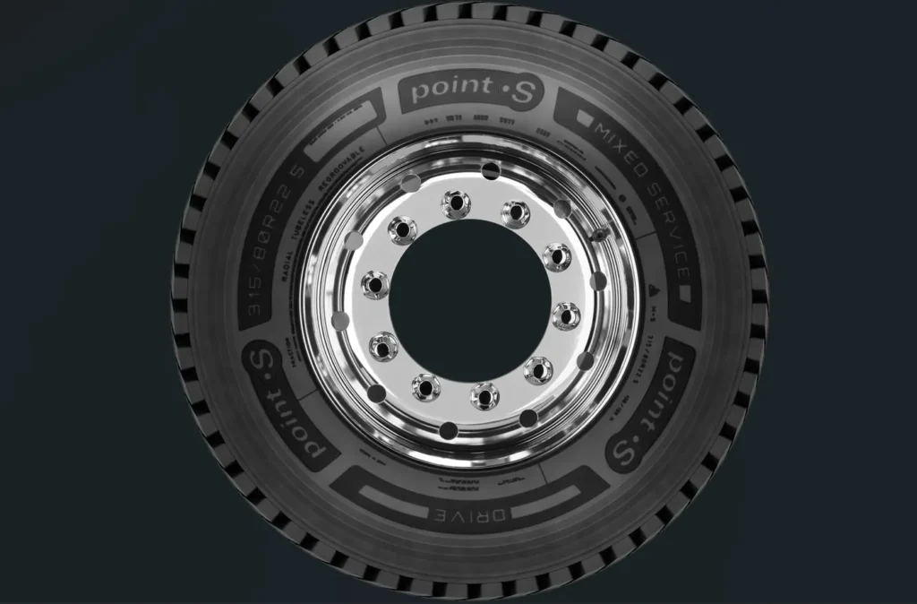 Point S, la più grande rete di rivenditori di pneumatici e manutenzione auto e camion indipendente al mondo, ha presentato al Solutrans di Lione la prima gamma proprietaria di pneumatici riservati al trasporto pesante (TBR)