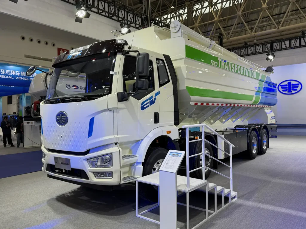 As a high-tech country, China is rapidly transitioning to alternative traction systems in order to decarbonise road transport.

The latest evidence comes from data on medium and heavy truck registrations, as well as from the latest Wuhan Commercial Vehicle Show (CCVS). The growth of alternative drivelineshas been impressive over the last two or three years.