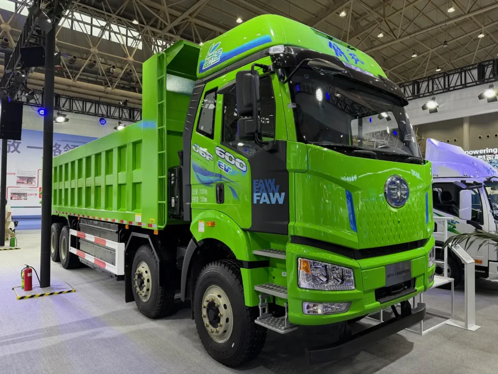 As a high-tech country, China is rapidly transitioning to alternative traction systems in order to decarbonise road transport.

The latest evidence comes from data on medium and heavy truck registrations, as well as from the latest Wuhan Commercial Vehicle Show (CCVS). The growth of alternative drivelineshas been impressive over the last two or three years.