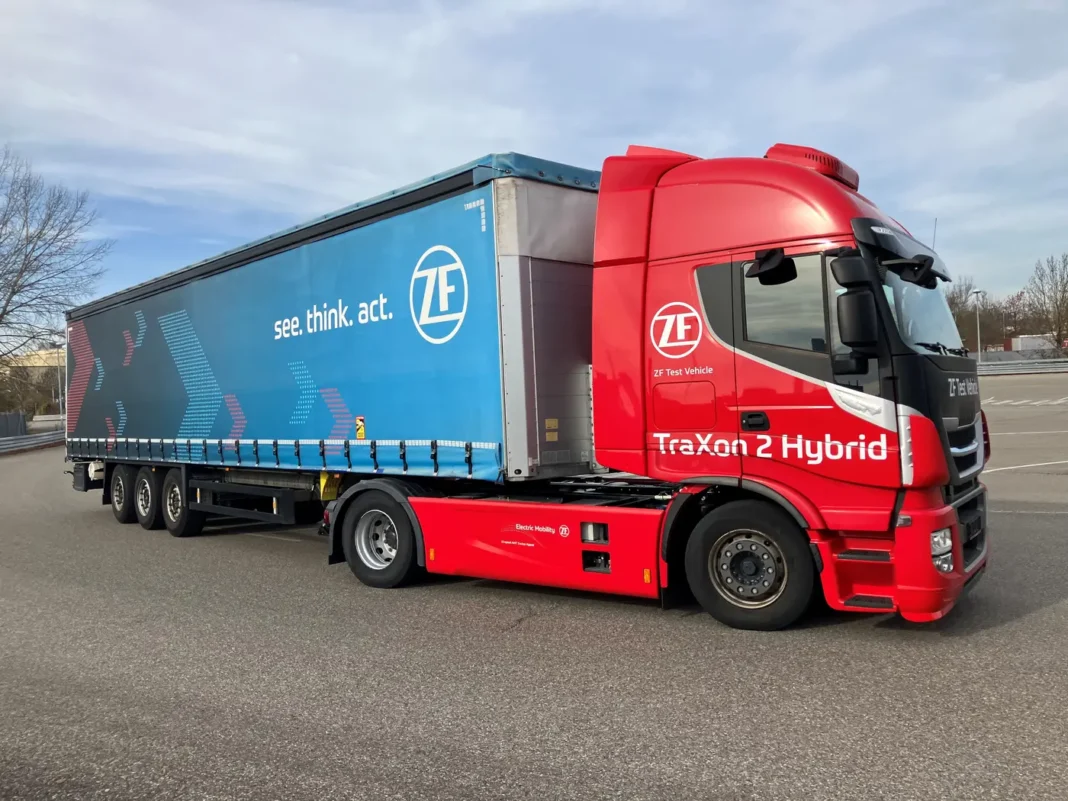 Le trasmissioni ibride, come il TraXon 2 Hybrid di ZF, possono aiutare i costruttori di camion e le aziende di trasporto a centrare gli obiettivi di riduzione della CO2 previsti dall’Unione Europea.