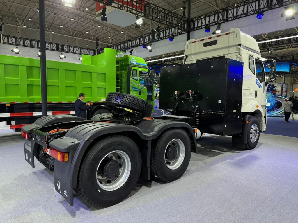 As a high-tech country, China is rapidly transitioning to alternative traction systems in order to decarbonise road transport.

The latest evidence comes from data on medium and heavy truck registrations, as well as from the latest Wuhan Commercial Vehicle Show (CCVS). The growth of alternative drivelineshas been impressive over the last two or three years.