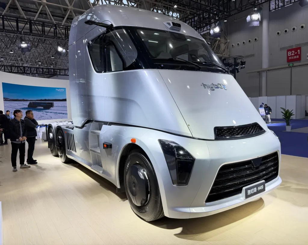 As a high-tech country, China is rapidly transitioning to alternative traction systems in order to decarbonise road transport.

The latest evidence comes from data on medium and heavy truck registrations, as well as from the latest Wuhan Commercial Vehicle Show (CCVS). The growth of alternative drivelineshas been impressive over the last two or three years.