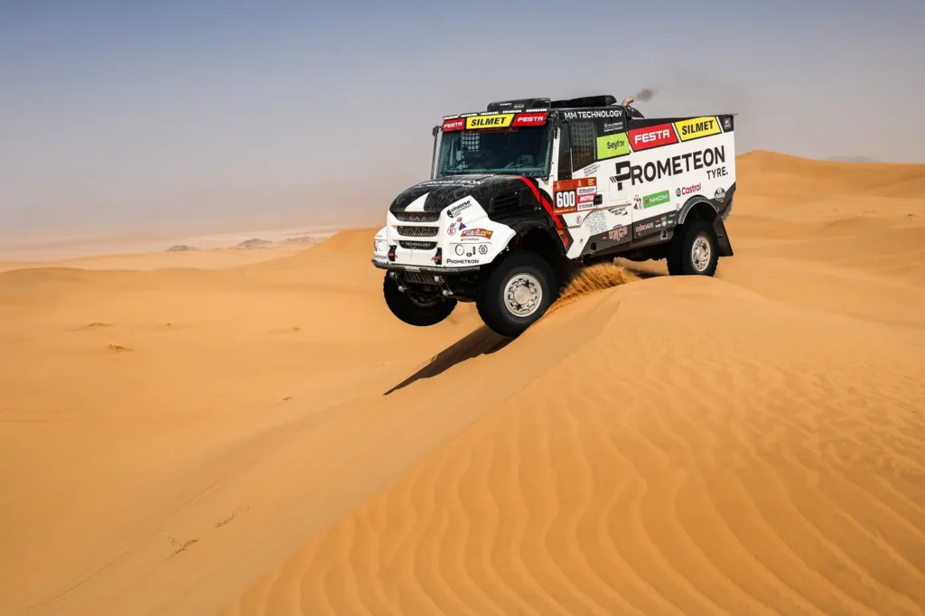 La 48esima edizione della Dakar, il Rally raid più duro e famoso al mondo, mantiene la promessa della vigilia. Quella di essere una competizione super-selettiva che alterna, su un percorso ad anello di circa 8mila chilometri