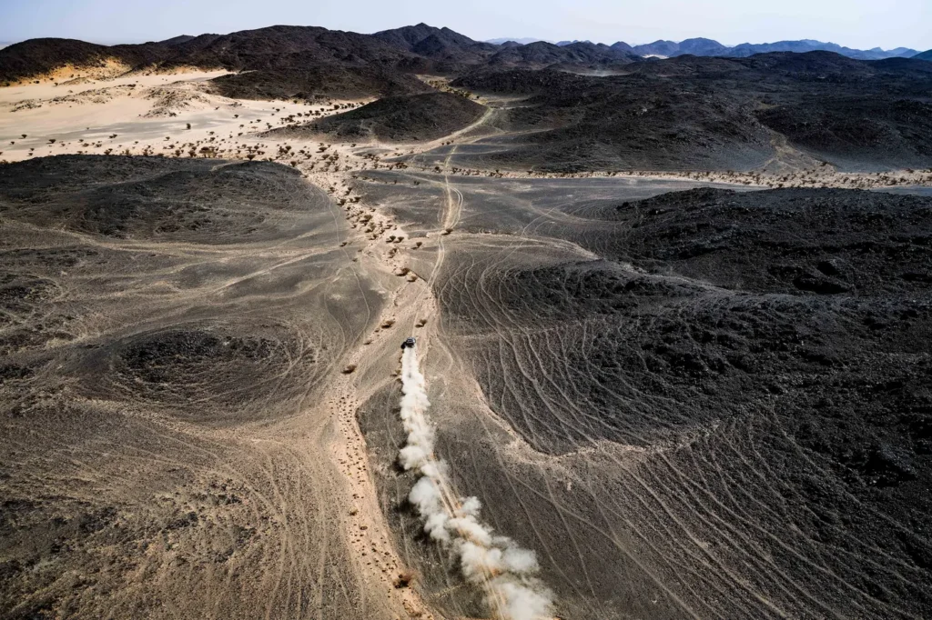 La 48esima edizione della Dakar, il Rally raid più duro e famoso al mondo, mantiene la promessa della vigilia. Quella di essere una competizione super-selettiva che alterna, su un percorso ad anello di circa 8mila chilometri
