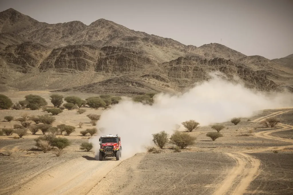Dopo un percorso durissimo e molto selettivo di circa 8mila chilometri – con 4.800 chilometri di prove speciali cronometrate - fra dune, pietraie e deserti, la Dakar 2026 ha emesso i suoi verdetti. 