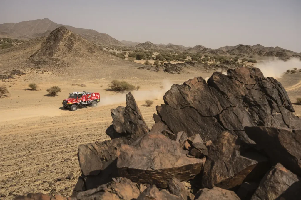 La 48esima edizione della Dakar, il Rally raid più duro e famoso al mondo, mantiene la promessa della vigilia. Quella di essere una competizione super-selettiva che alterna, su un percorso ad anello di circa 8mila chilometri