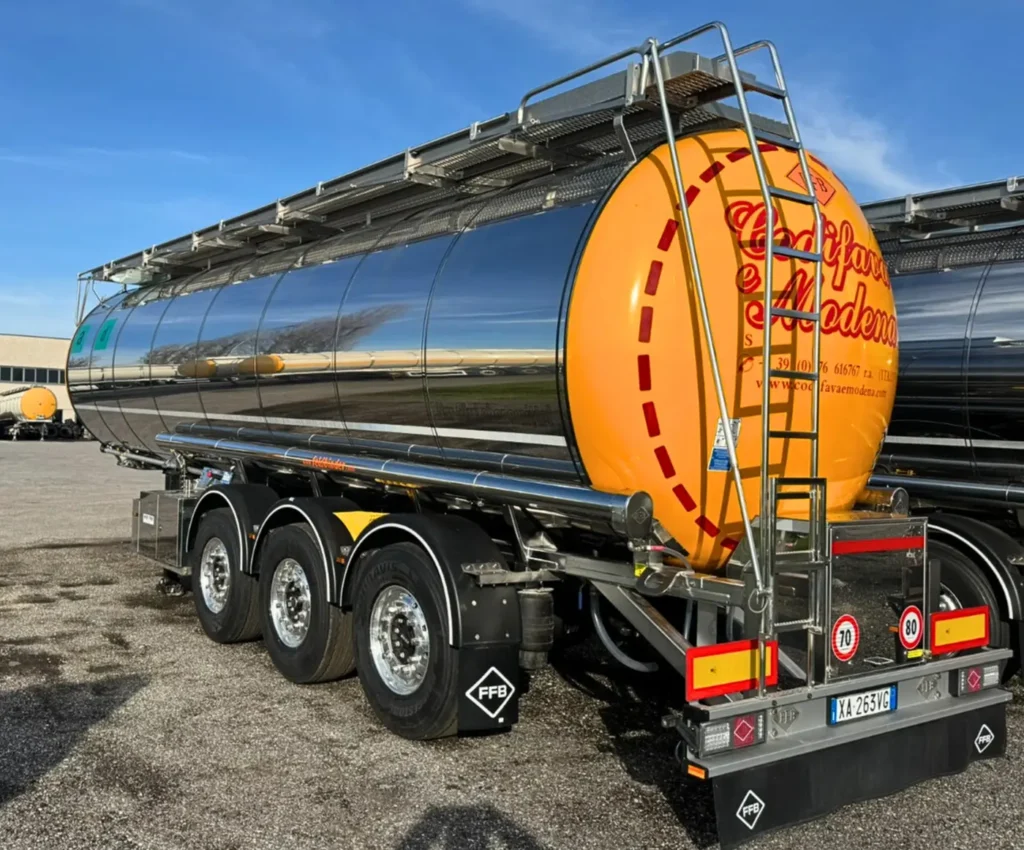 Un 2025 positivo per la Multitrax di Cremona, distributore esclusivo per l’Italia dei semirimorchi di D-Tec, Kraker, Feldbinder e Burgers, e un 2026 che si annuncia ricco di iniziative