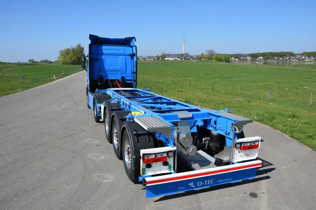 Un 2025 positivo per la Multitrax di Cremona, distributore esclusivo per l’Italia dei semirimorchi di D-Tec, Kraker, Feldbinder e Burgers, e un 2026 che si annuncia ricco di iniziative