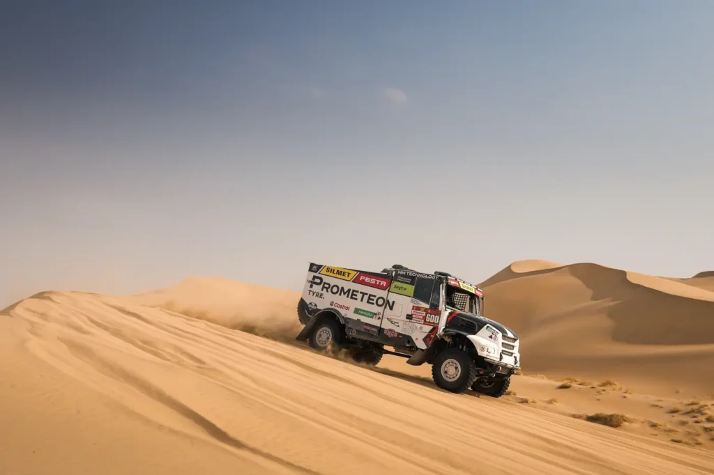 Dopo un percorso durissimo e molto selettivo di circa 8mila chilometri – con 4.800 chilometri di prove speciali cronometrate - fra dune, pietraie e deserti, la Dakar 2026 ha emesso i suoi verdetti. 