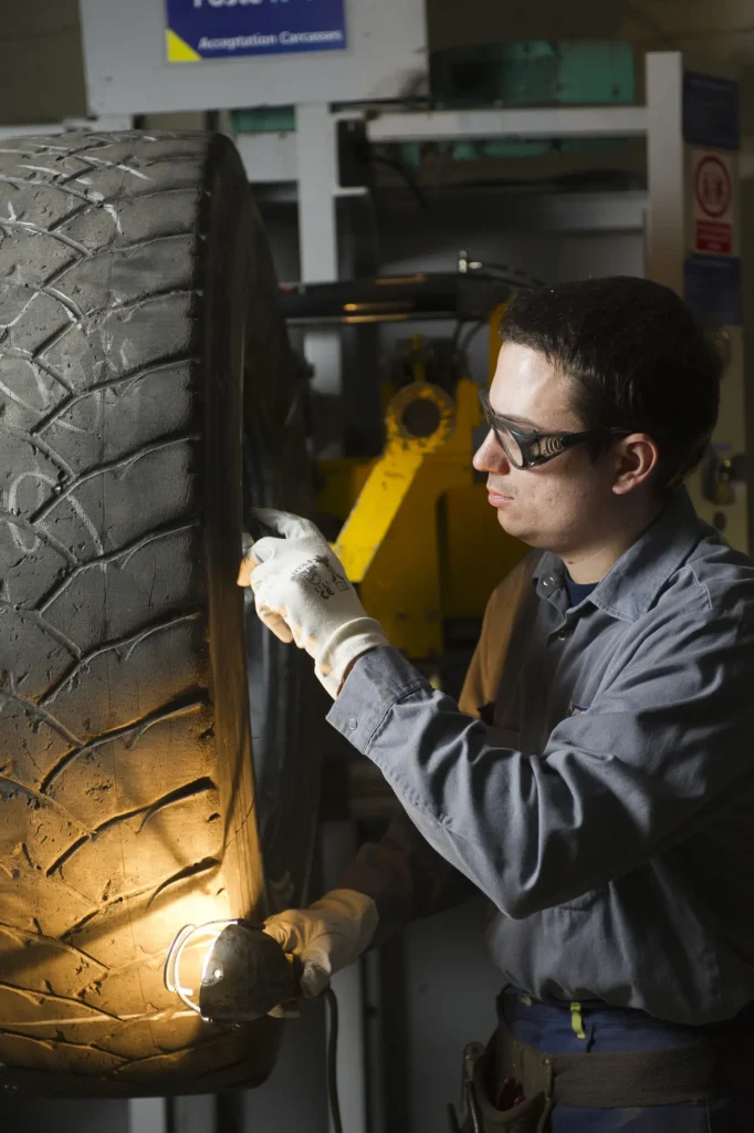 Per il quinto anno consecutivo Michelin Italiana celebra le società di trasporto più virtuose. Lo fa assegnando loro l’Attestato per la Gestione Sostenibile degli Pneumatici, il riconoscimento che valorizza le aziende impegnate in pratiche responsabili ed efficienti nell’utilizzo del proprio parco mezzi.