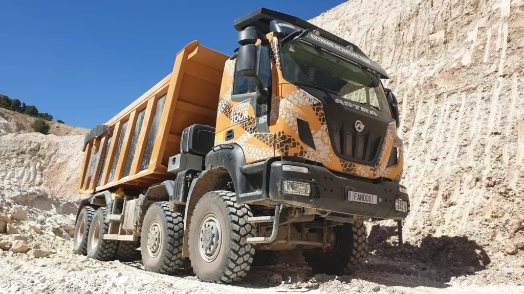 Dall’anno della sua fondazione, il 1946, Astra si è guadagnata la reputazione di costruttore di camion per impieghi offroad estremi, robusti, affidabili e altamente personalizzabili.