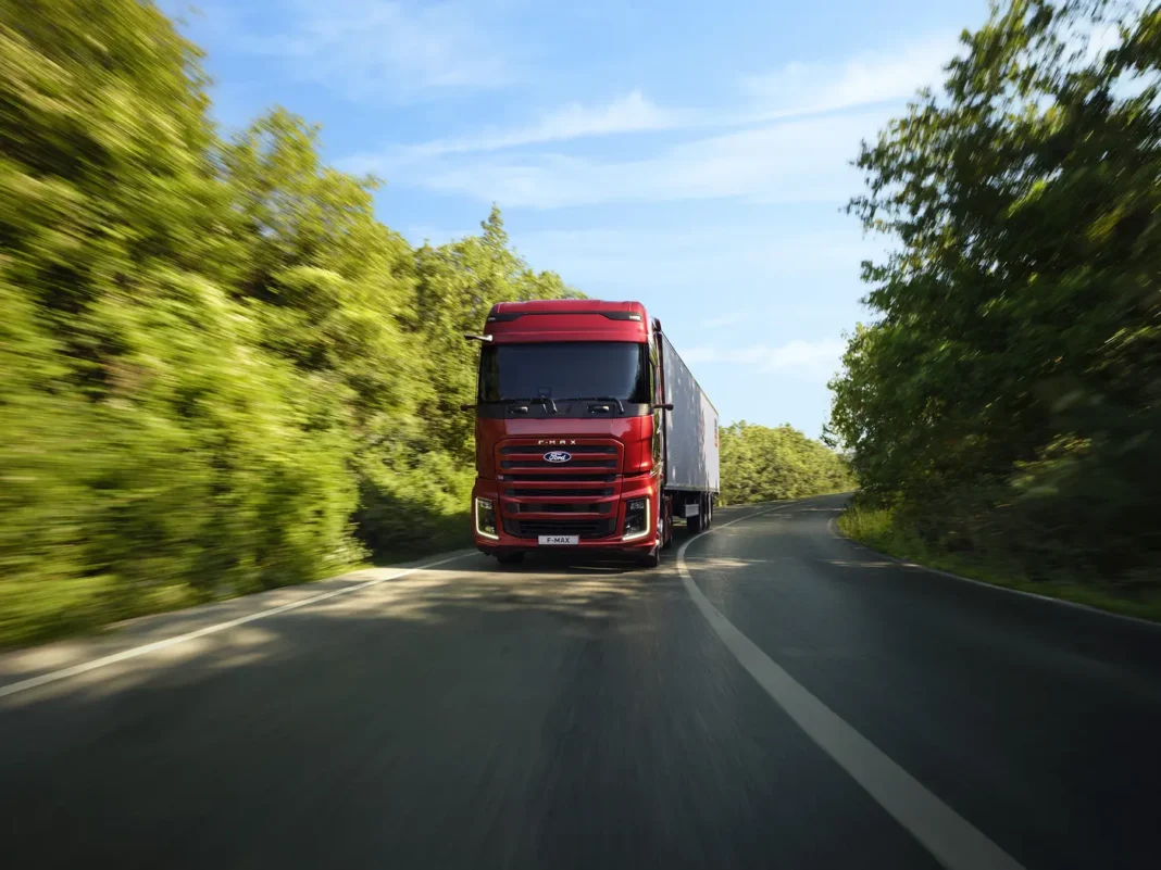 Dopo la presentazione ufficiale dello scorso dicembre a Milano, Ford Trucks Italia porta il nuovo trattore F-MAX sulle strade della penisola per farlo conoscere agli operatori del trasporto.