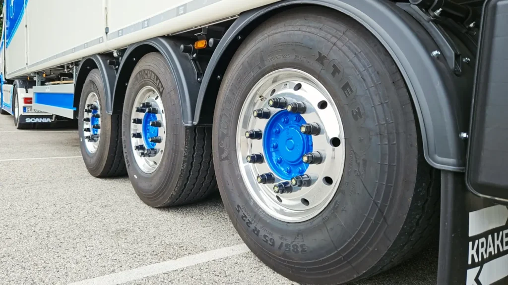 Un nuovo semirimorchio con piano di carico a doghe mobili K-Force del costruttore olandese Kraker – i cui veicoli sono distribuiti in Italia dalla Multitrax di Cremona – è recentemente entrato in servizio presso la Autotrasporti Costa di Carmignano di Brenta (Padova). 