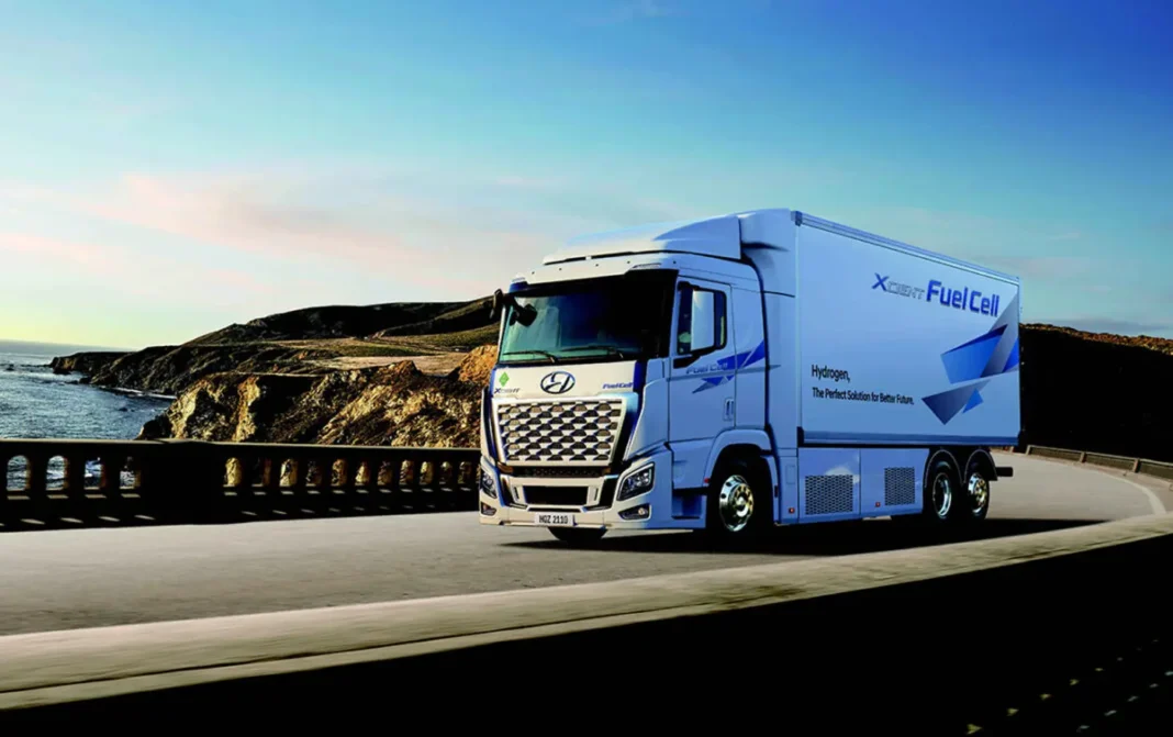 Secondo l’analista sudcoreano SNE Research, entro il 2040 le vendite globali di veicoli elettrici a celle a combustibile (FCEV) supereranno le 3 milioni di unità, spinte soprattutto dalla diffusione di camion, autobus e furgoni a idrogeno.