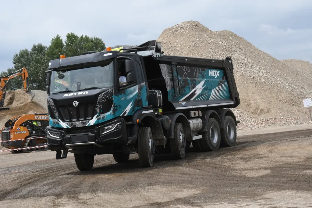 Dall’anno della sua fondazione, il 1946, Astra si è guadagnata la reputazione di costruttore di camion per impieghi offroad estremi, robusti, affidabili e altamente personalizzabili.