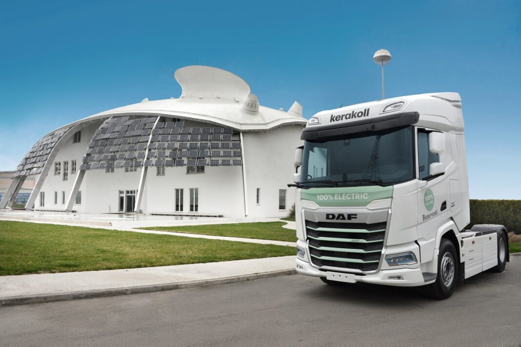 Kerakoll, multinazionale di Sassuolo produttrice di malte e collanti ha acquistato un nuovissimo DAF XF a trazione elettrica, che impiegherà in missioni di trasporto su tratte che collegano Emilia-Romagna, Toscana e Veneto.