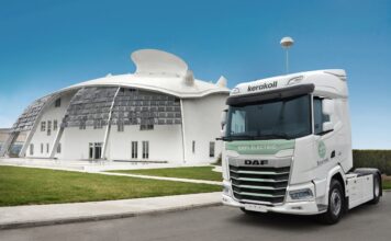 Kerakoll, multinazionale di Sassuolo produttrice di malte e collanti ha acquistato un nuovissimo DAF XF a trazione elettrica, che impiegherà in missioni di trasporto su tratte che collegano Emilia-Romagna, Toscana e Veneto.