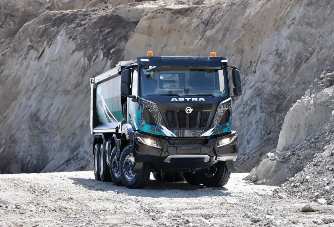 Dall’anno della sua fondazione, il 1946, Astra si è guadagnata la reputazione di costruttore di camion per impieghi offroad estremi, robusti, affidabili e altamente personalizzabili.