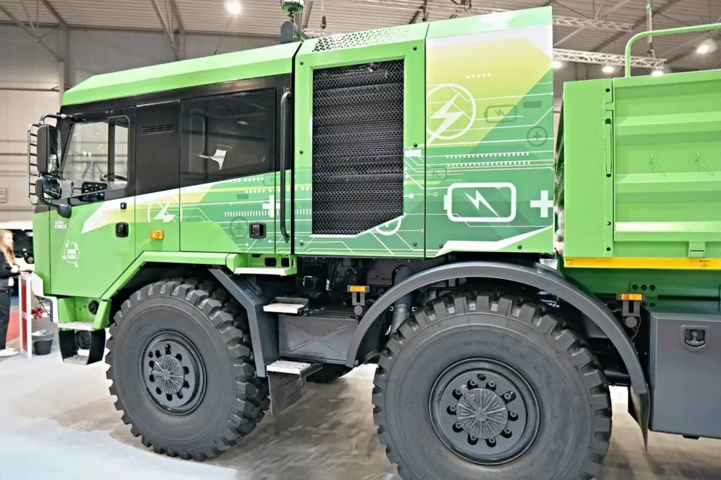 I camion a trazione integrale del costruttore ceco Tatra Trucks, destinati alle missioni offroad più impegnative, hanno caratteristiche progettuali radicalmente diverse da quelle dei mezzi fuoristrada d’impostazione occidentale. 