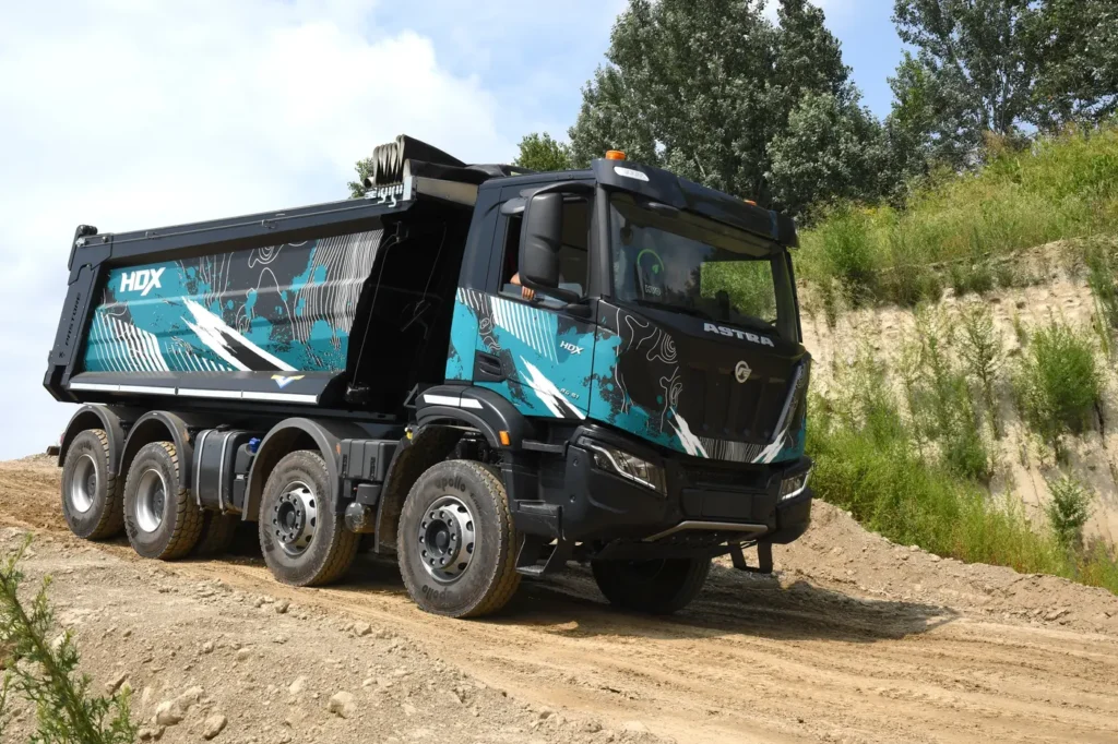Dall’anno della sua fondazione, il 1946, Astra si è guadagnata la reputazione di costruttore di camion per impieghi offroad estremi, robusti, affidabili e altamente personalizzabili.