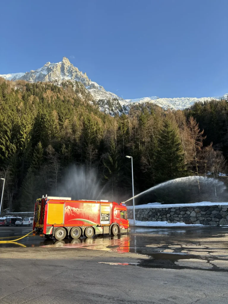 Si chiama Artemis, come la divinità greca simbolo di protezione e determinazione, il veicolo antincendio e di soccorso per tunnel allestito dallo specialista BAI (Brescia Antincendi International) su telaio Scania L 360, entrato in servizio presso la società di gestione del Traforo del Monte Bianco (TMB-GEIE). 