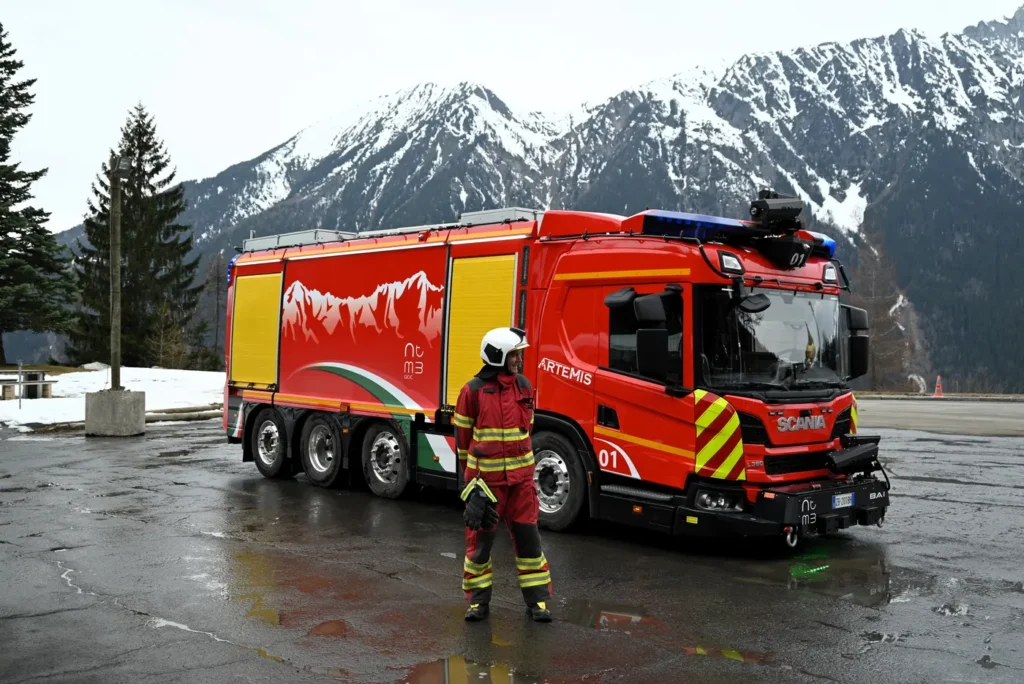 Si chiama Artemis, come la divinità greca simbolo di protezione e determinazione, il veicolo antincendio e di soccorso per tunnel allestito dallo specialista BAI (Brescia Antincendi International) su telaio Scania L 360, entrato in servizio presso la società di gestione del Traforo del Monte Bianco (TMB-GEIE). 