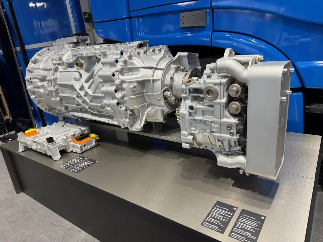 È stato presentato in Italia, in occasione del Salone del trasporto e dell’allestimento di Milano (Transpotec), il TraXon 2 Hybrid di ZF.