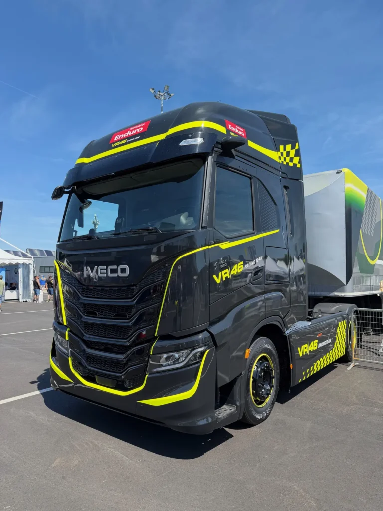 Non avrebbe potuto esserci occasione migliore per presentare un camion super-accessoriato in edizione limitata che tappa di Misano Adriatico Gran Prix Truck del Goodyear FIA European Truck Racing Championship. 