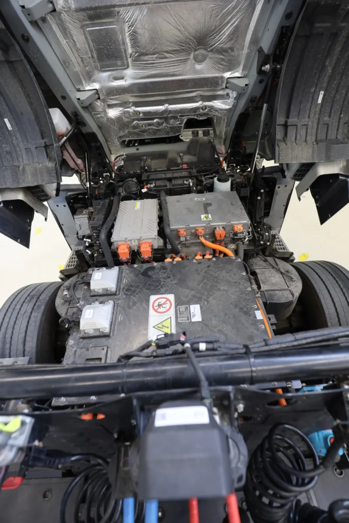Le Case costruttrici cinesi stanno arrivando in massa sui mercati europei con proposte che riguardano anche segmenti altamente competitivi e ‘affollati’, come quello dei pesanti stradali a trazione elettrica. 
